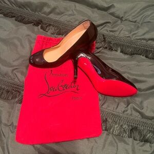 Christian Louboutin rounded pumps 39